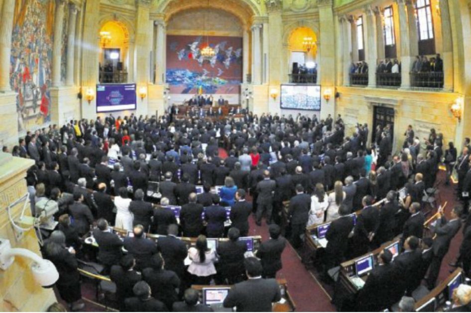 Presentan proyecto de ley para bajar salario a congresistas pagándoles por sesión