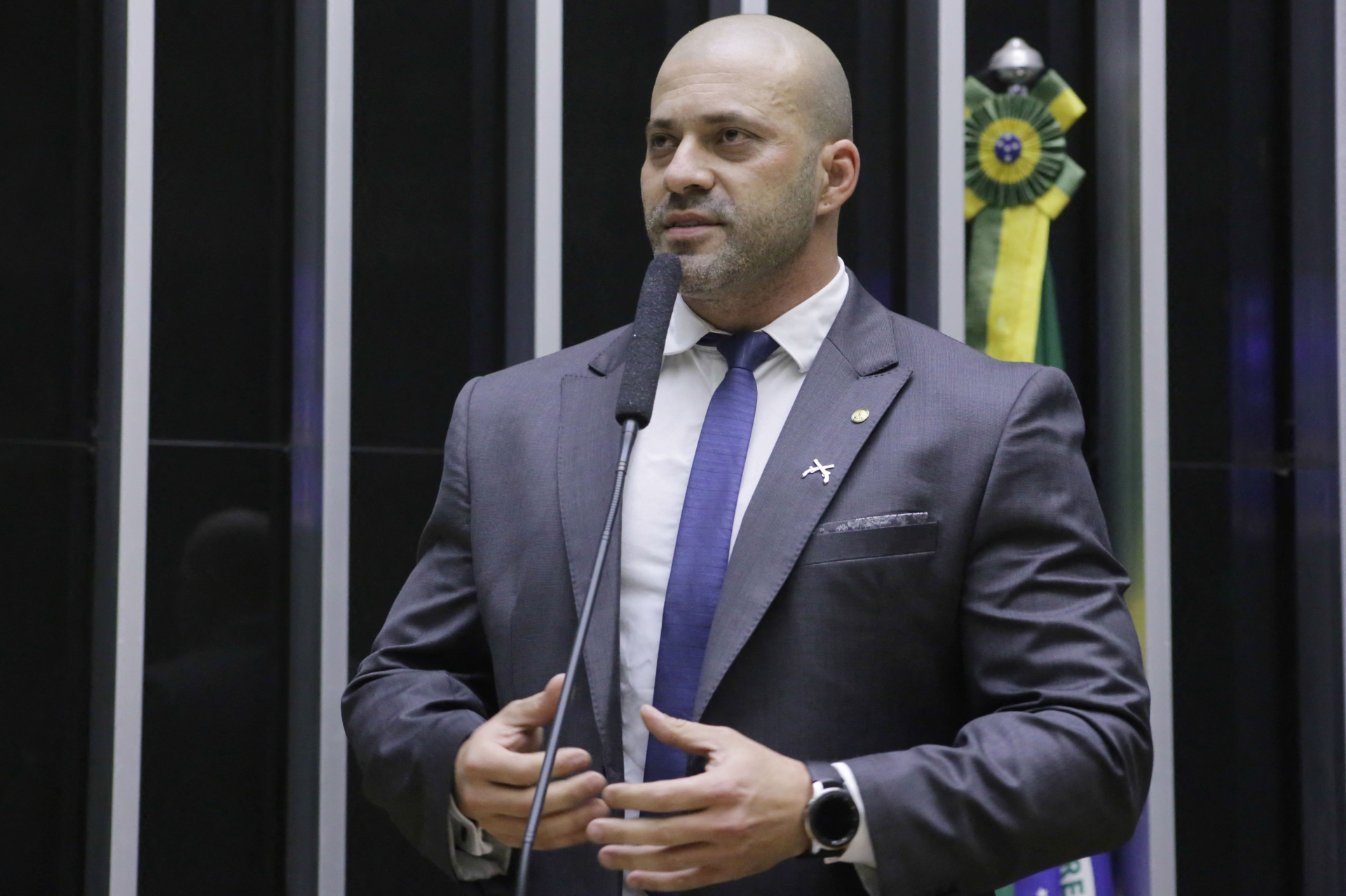 Diputado bolsonarista se llevó al Congreso de Brasil un colchón para dormir allí