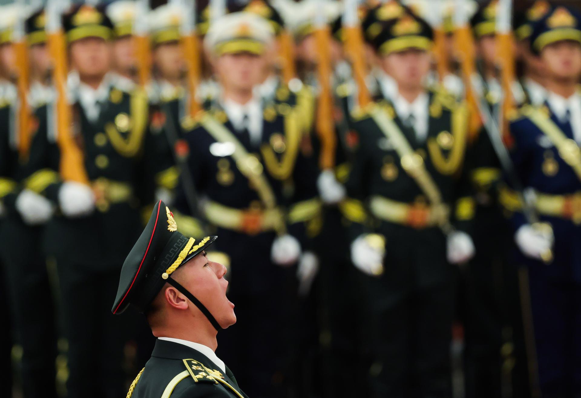 Una década de purgas: ¿por qué Xi descabeza su maquinaria de guerra?