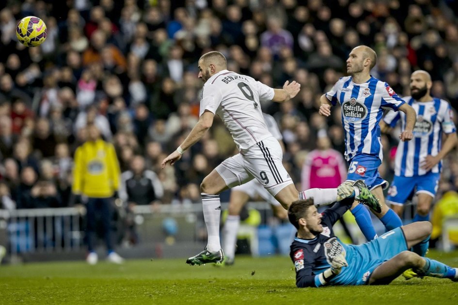 Real Madrid venció a La Coruña y conservó el liderato en España