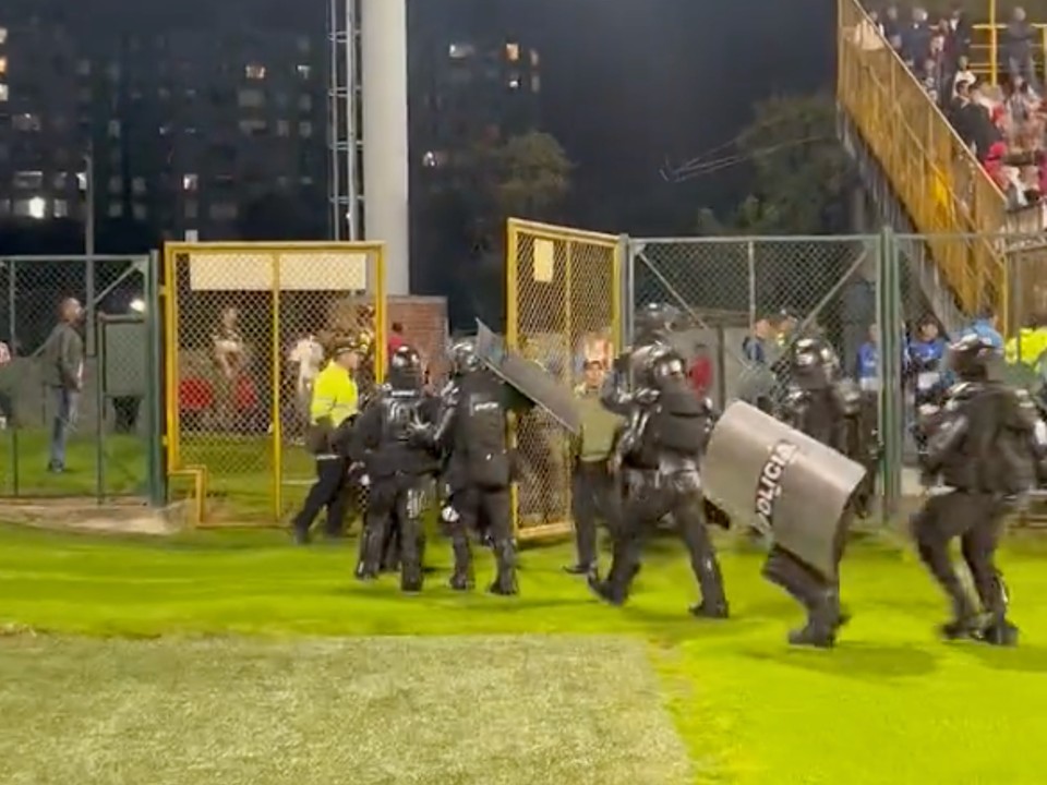 Sancionan por cuatro fechas a hinchada del Junior por disturbios en el estadio de Techo