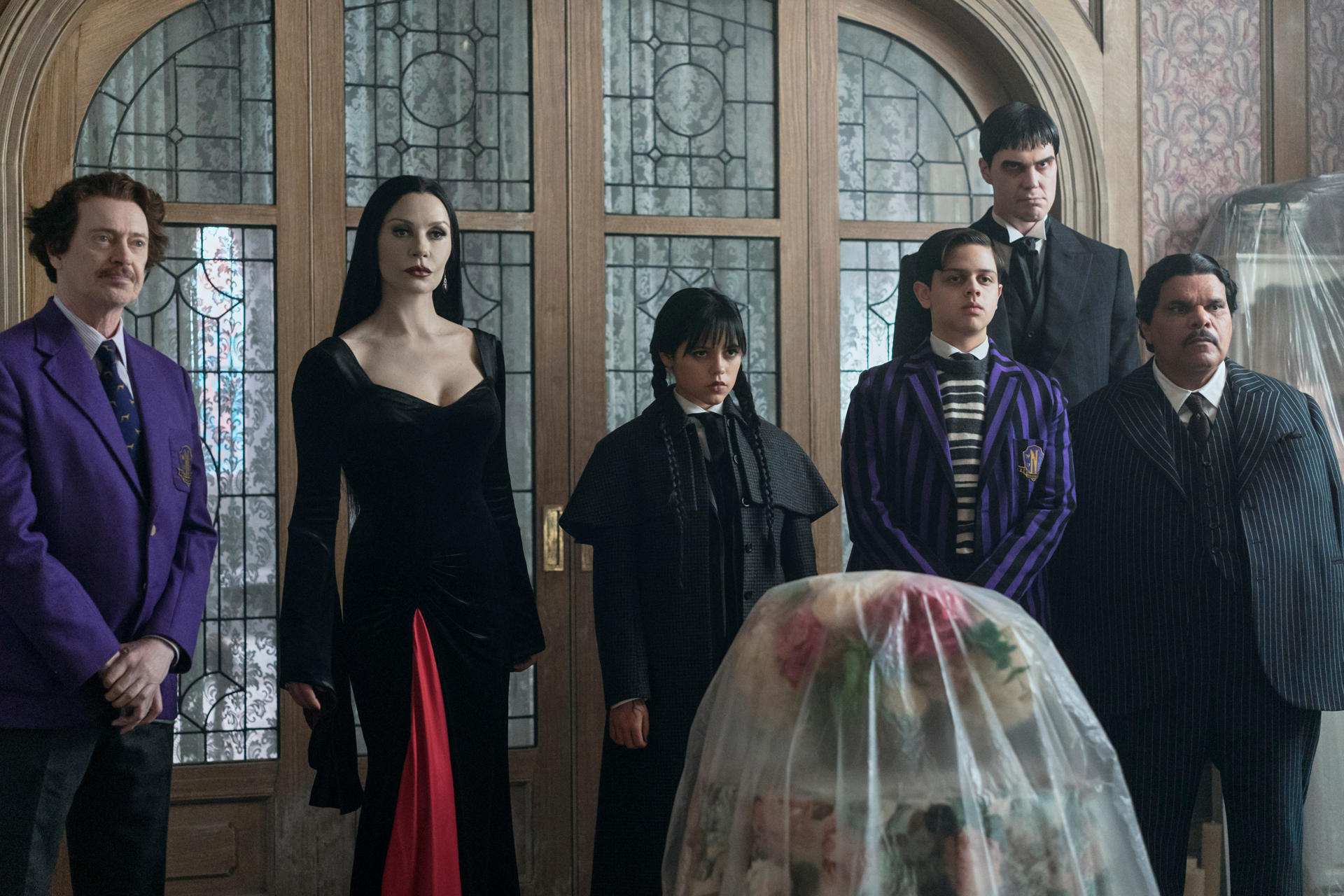 MADRID, 31/07/2025.- No habrá tiempo para reponerse, porque el 6 de agosto llega a Netflix la continuación de ‘Miércoles’, amparada por el éxito sin precedentes de su primera temporada, la más vista en la plataforma junto con la surcoreana ‘El Juego del Calamar’. Una segunda entrega de ocho episodios (los cuatro primeros en agosto y los últimos a partir del 3 de septiembre) de este 'spin-off' de ‘La Familia Addams’ dirigido por Tim Burton en la que se resolverá un nuevo misterio sobrenatural con el característico humor negro de Miércoles Addams (interpretada por Jenna Ortega).EFE/JONATHAN HESSION/NETFLIX***SOLO USO EDITORIAL/SOLO DISPONIBLE PARA ILUSTRAR LA NOTICIA QUE ACOMPAÑA (CRÉDITO OBLIGATORIO)***
