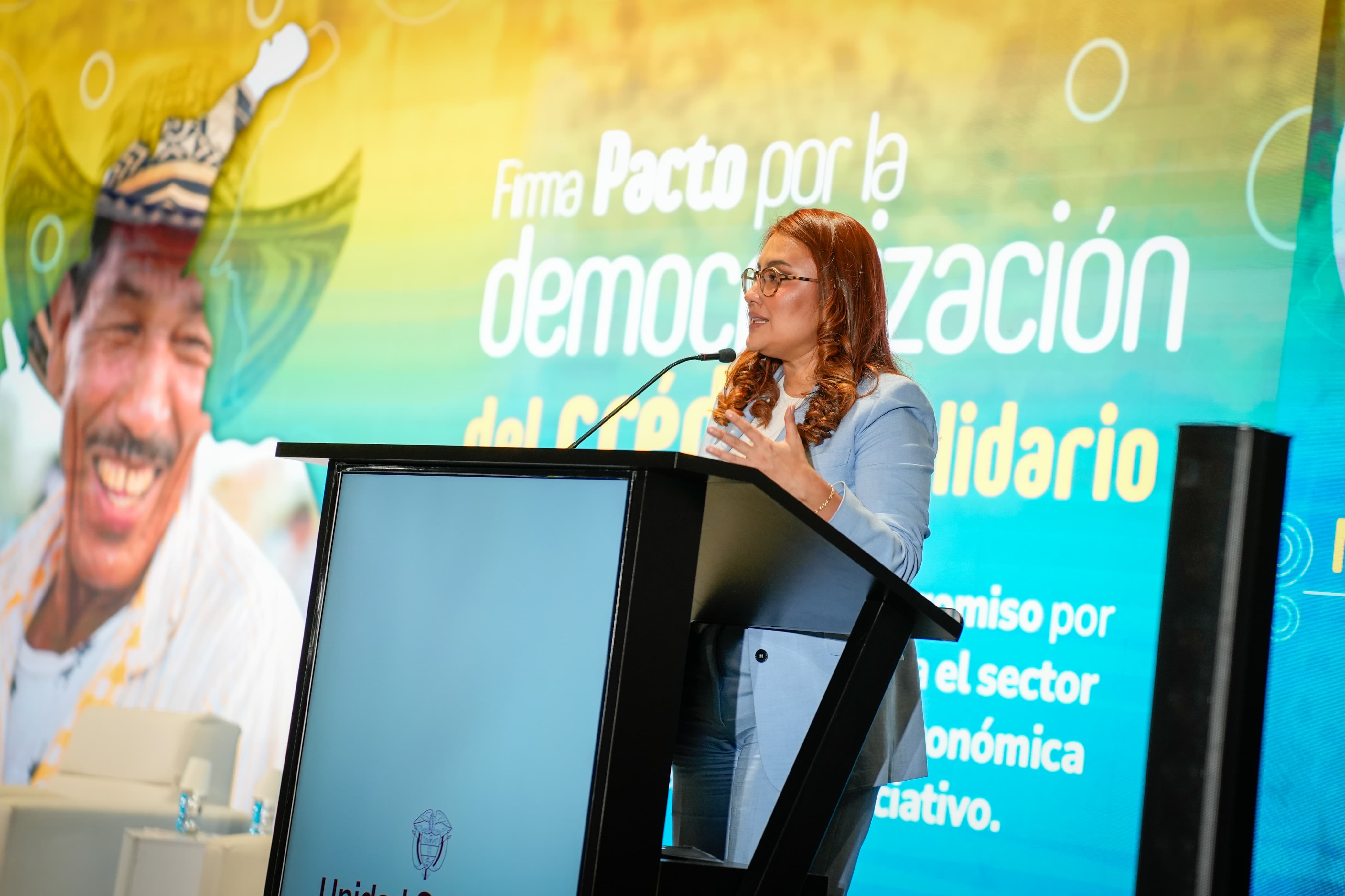 El pacto que busca democratizar el crédito solidario en Colombia