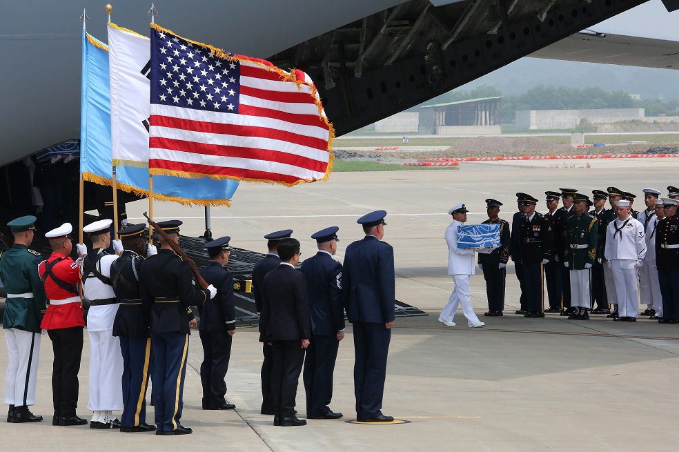 Corea del Norte devuelve a EEUU los restos de soldados caídos en guerra