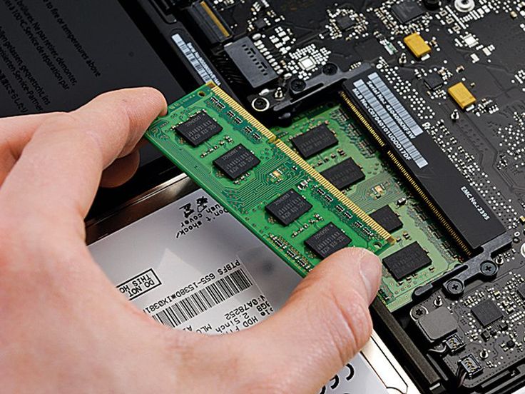 Si no tienes suficiente RAM, tu computadora puede volverse lenta y no responder cuando tienes muchas aplicaciones abiertas al mismo tiempo.