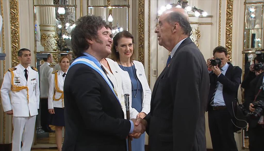 El canciller Alvaro Leyva asistió a la posesión del presidente Javier Milei