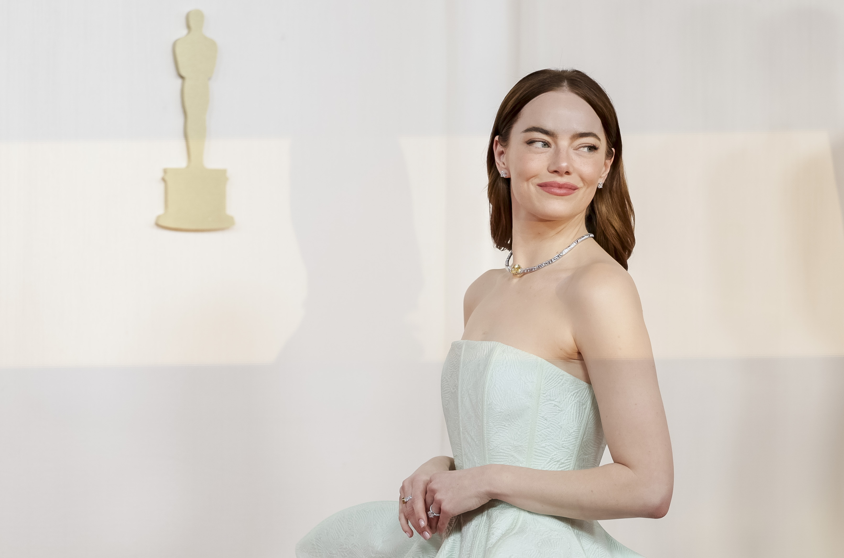 Los Angeles (United States), 10/03/2024.- Emma Stone arrives for the 96th annual Academy Awards ceremony at the Dolby Theatre in the Hollywood neighborhood of Los Angeles, California, USA, 10 March 2024. The Oscars are presented for outstanding individual or collective efforts in filmmaking in 23 categories. EFE/EPA/ALLISON DINNER