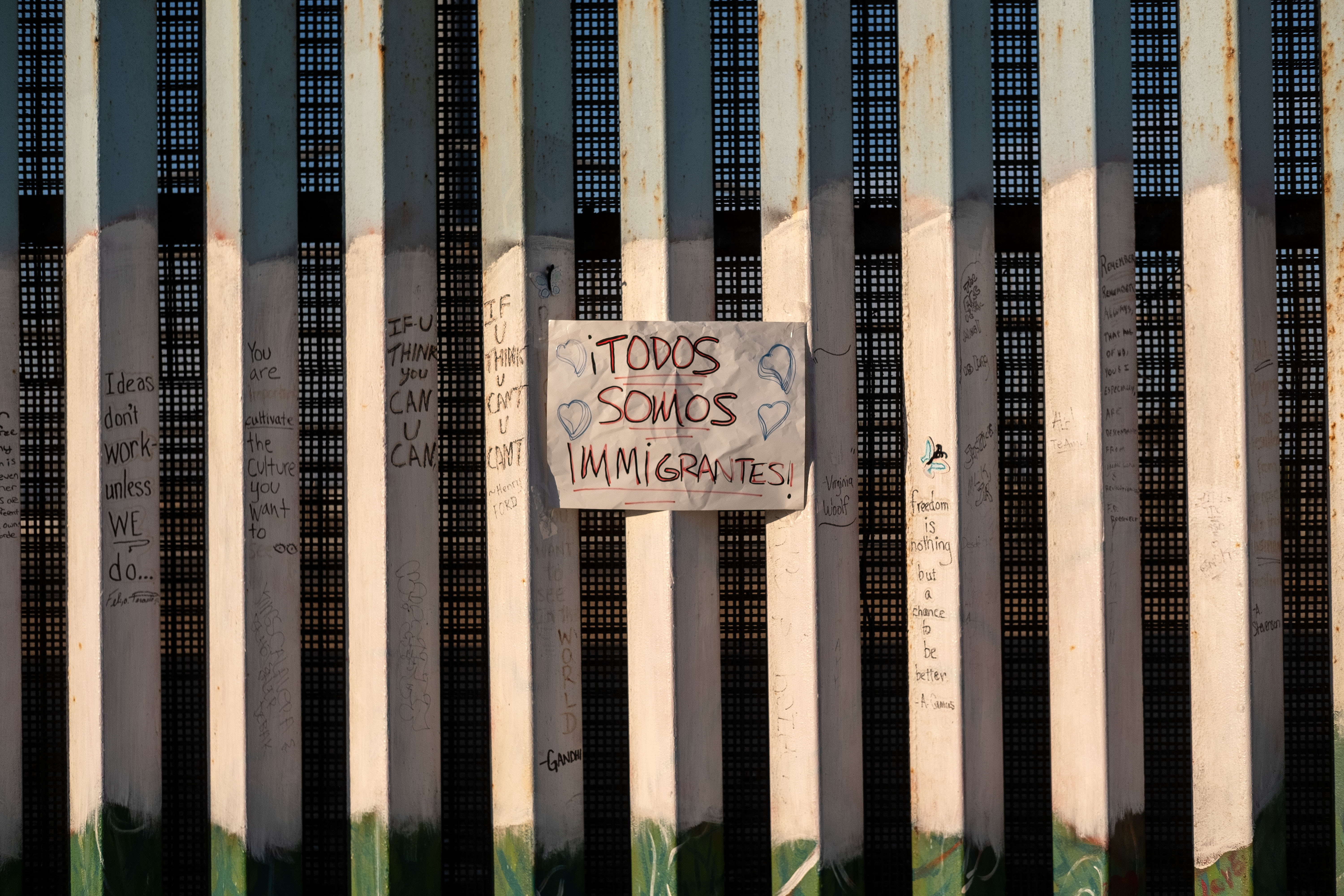 Redes sociales, un túnel de esperanza y miedo para migrantes centroamericanos