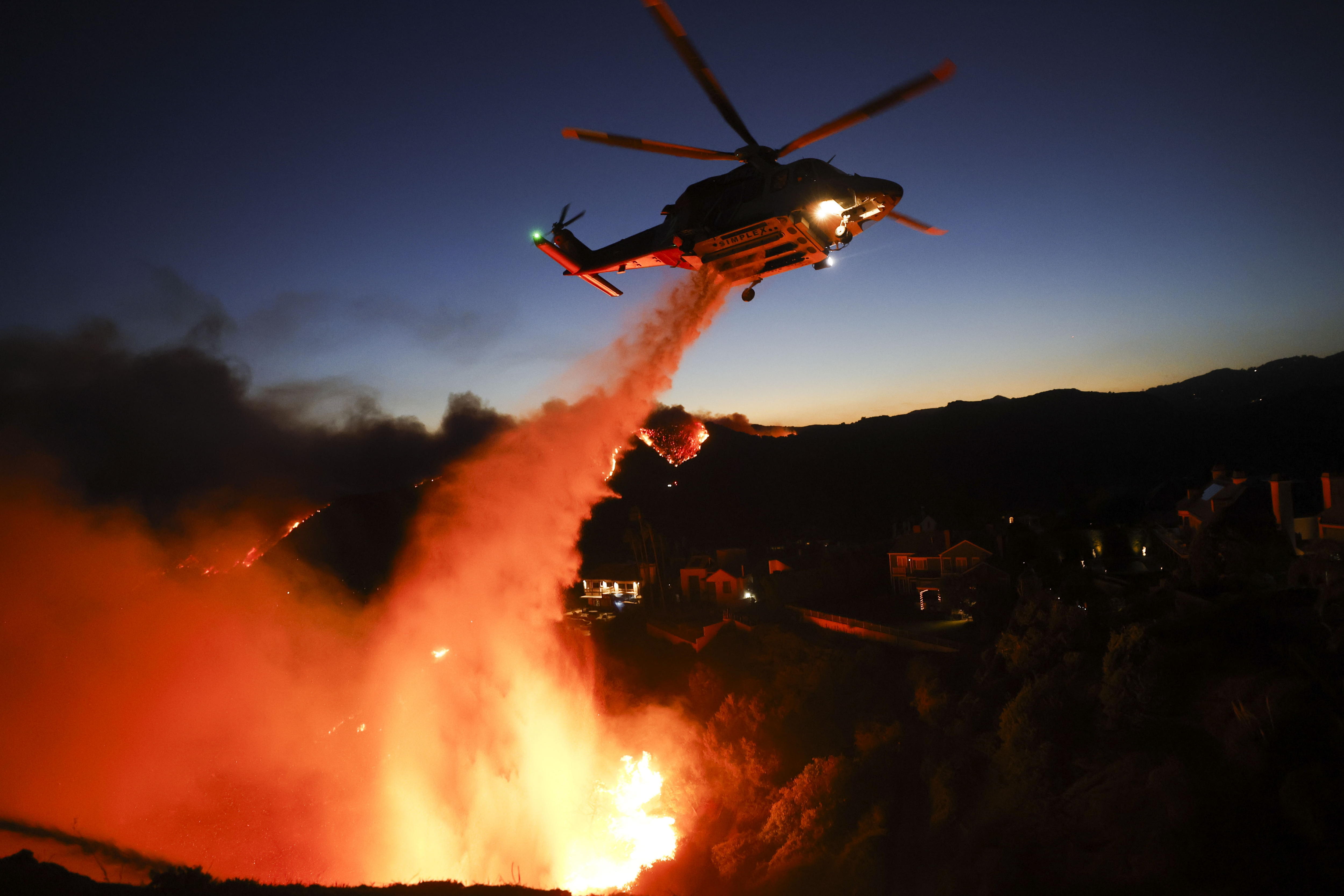 En imágenes, los voraces incendios en Los Ángeles que ya dejan cinco muertos