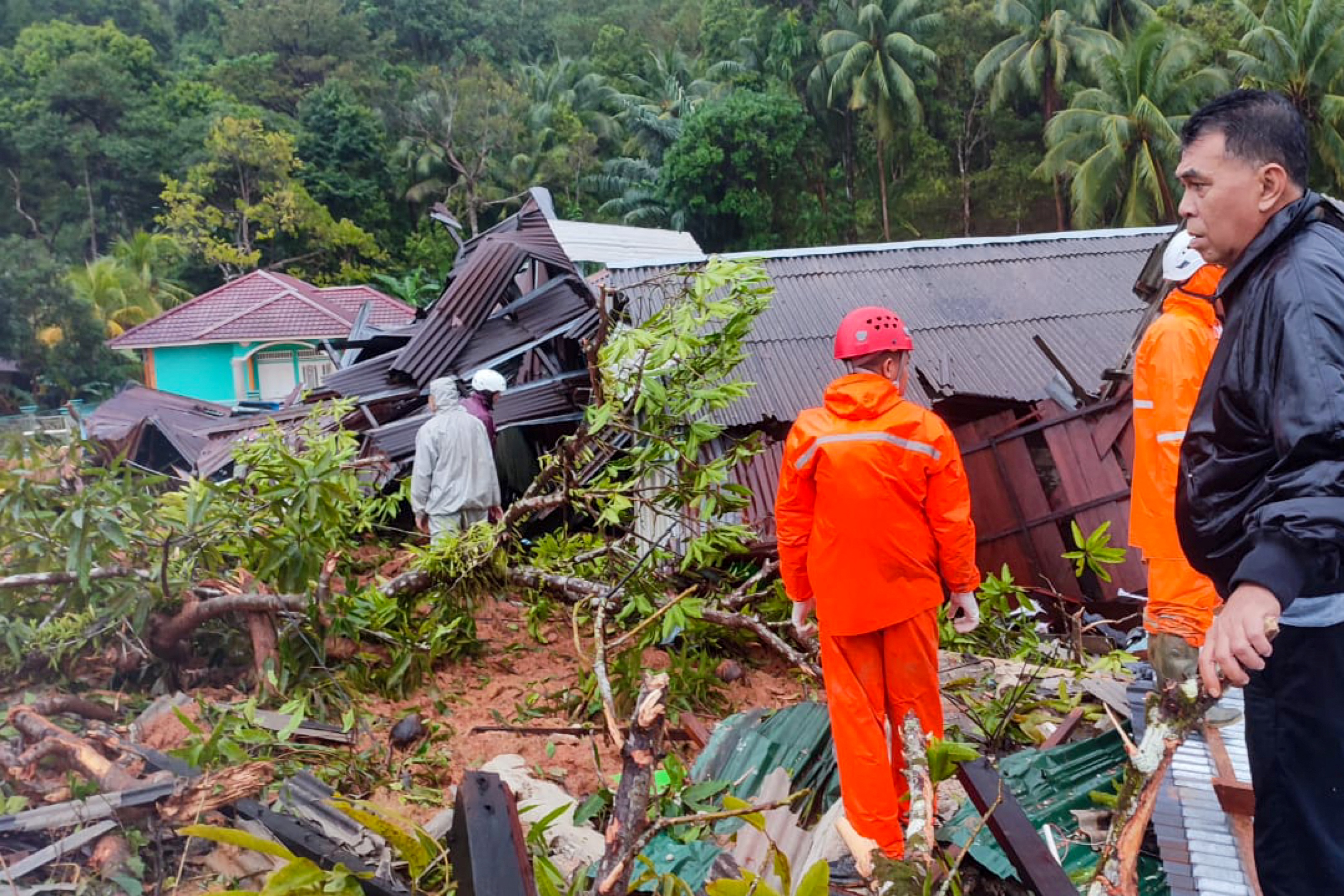 Lluvias en Indonesia dejan, hasta el momento, 15 muertos y 42 desaparecidos