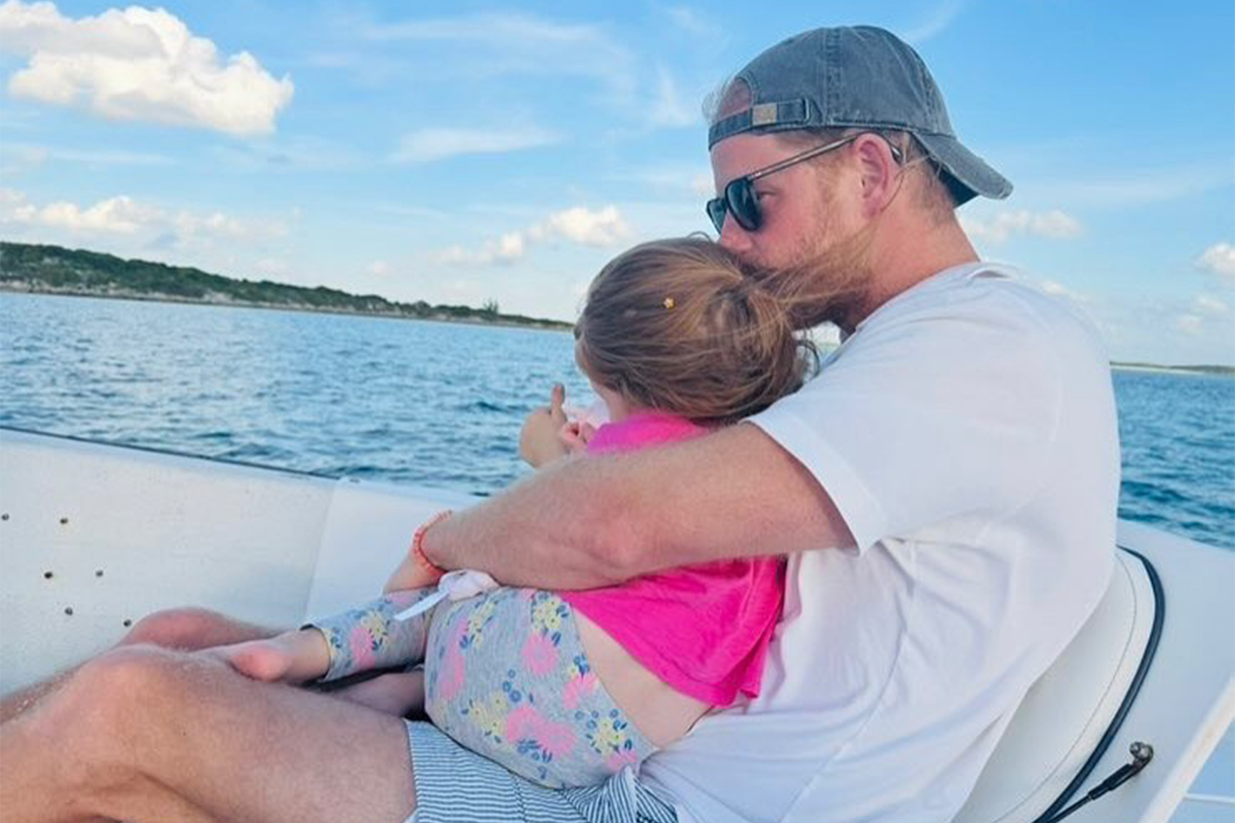 La foto del príncipe Harry y su hija que viola la ley. Meghan la habría tomado