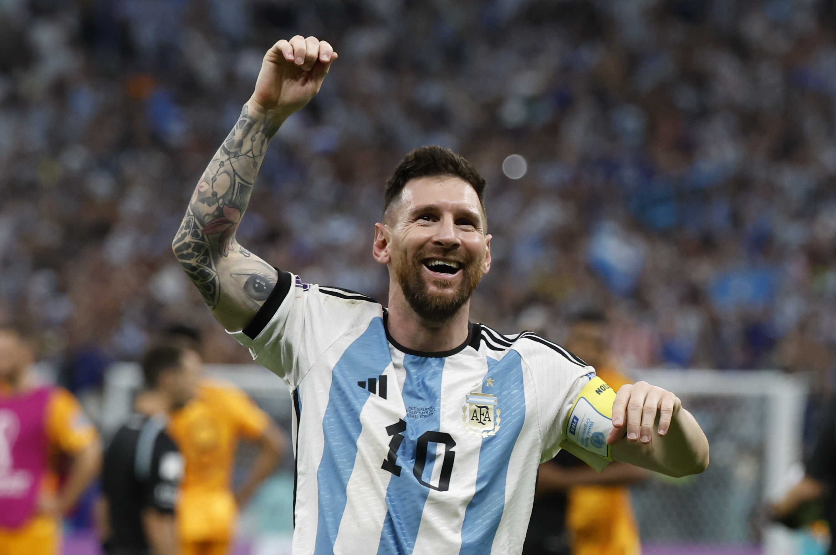 GR5722. RAYÁN (CATAR), 09/12/2022.- Lionel Messi de Argentina celebra al ganar la serie de penaltis hoy, en un partido de los cuartos de final del Mundial de Fútbol Qatar 2022 entre Países Bajos y Argentina en el estadio de Lusail (Catar). EFE/ JJ Guillén