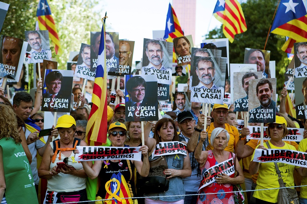 Protestas en Barcelona buscan la libertad de líderes independentistas