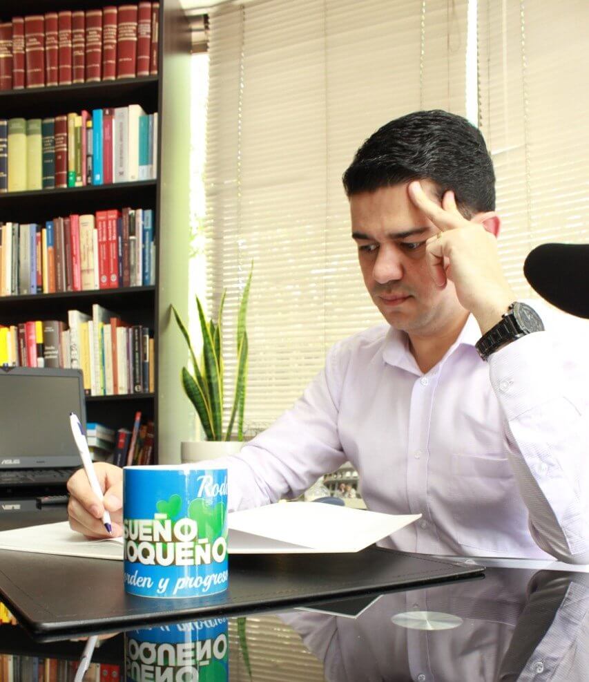El candidato a la Gobernación de Antioquia que promueve una intervención militar en Venezuela