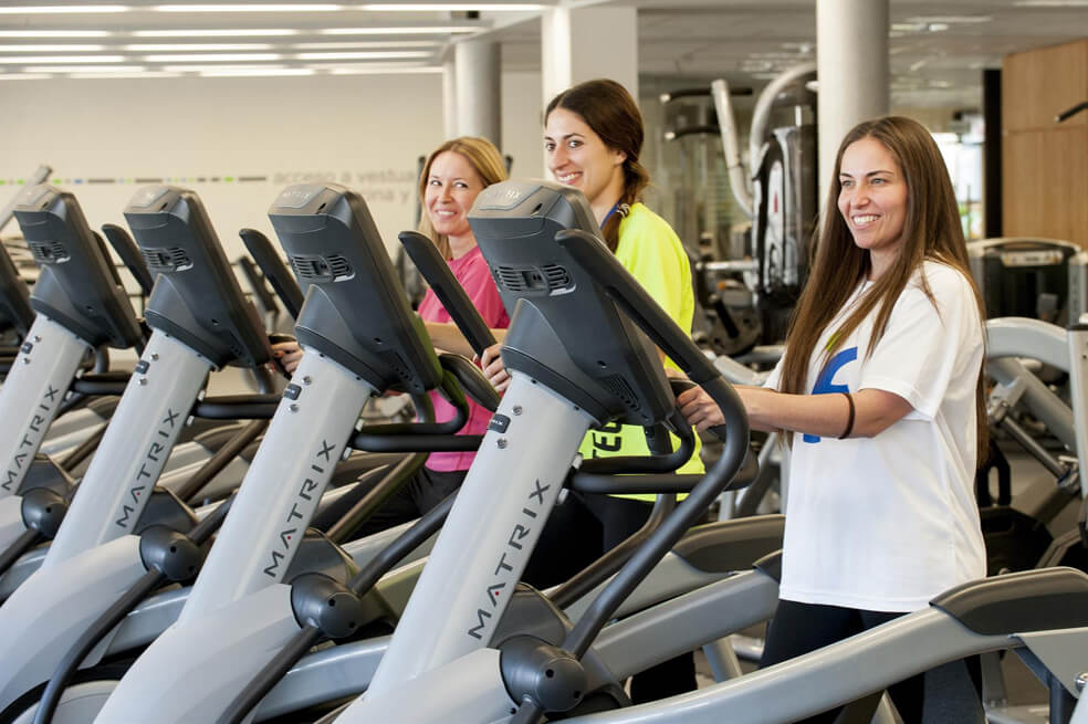 El ejercicio en la caminadora eléctrica puede aliviar el dolor menstrual
