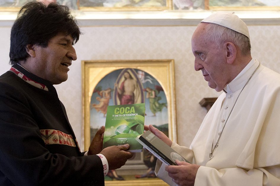 Evo Morales recomienda al papa Francisco tomar coca