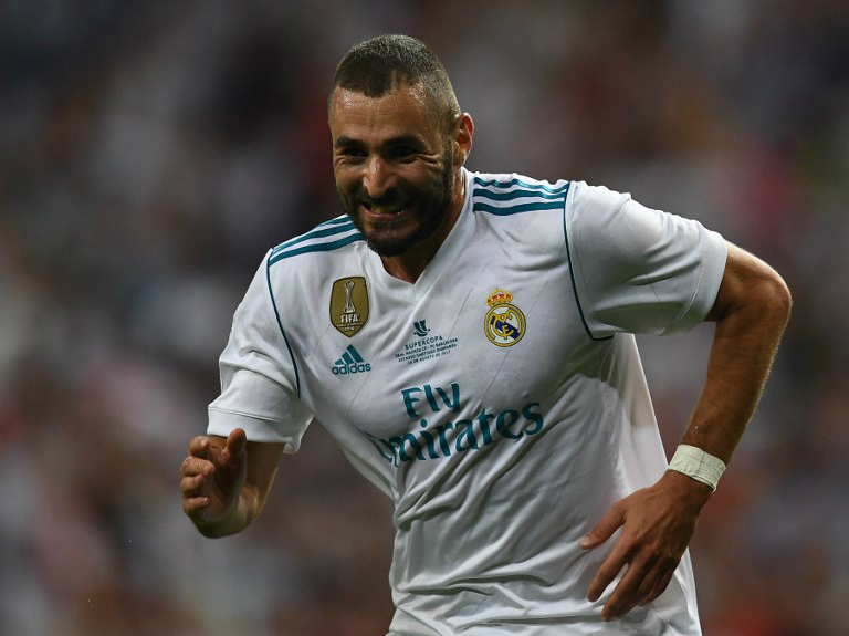 Benzema renueva con Real Madrid hasta 2021