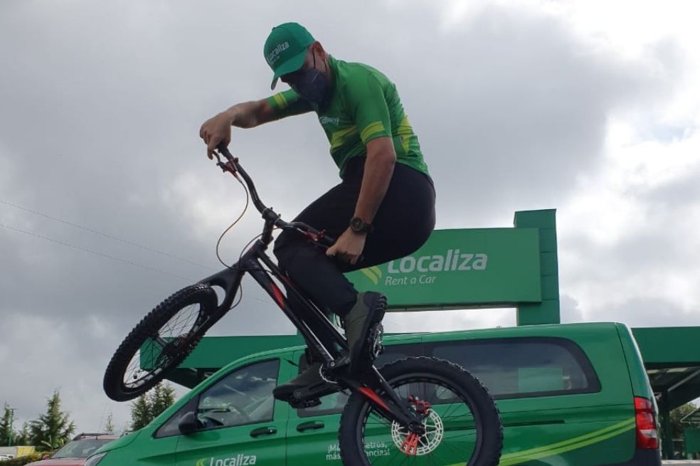 Javier Zapata va por el reto de subir el edificio más alto de Colombia