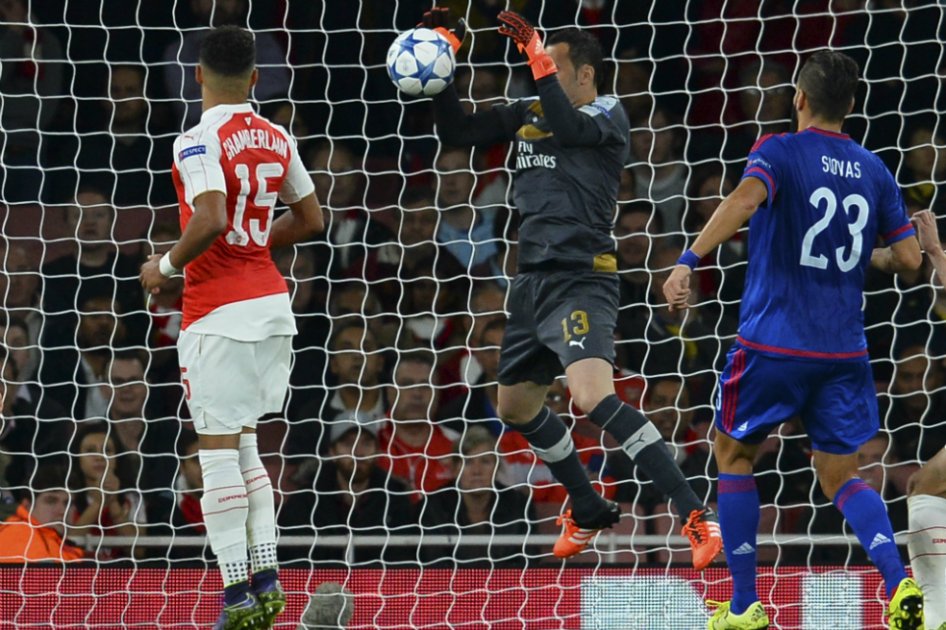Con autogol de Ospina, Arsenal suma su segunda derrota consecutiva en Champions