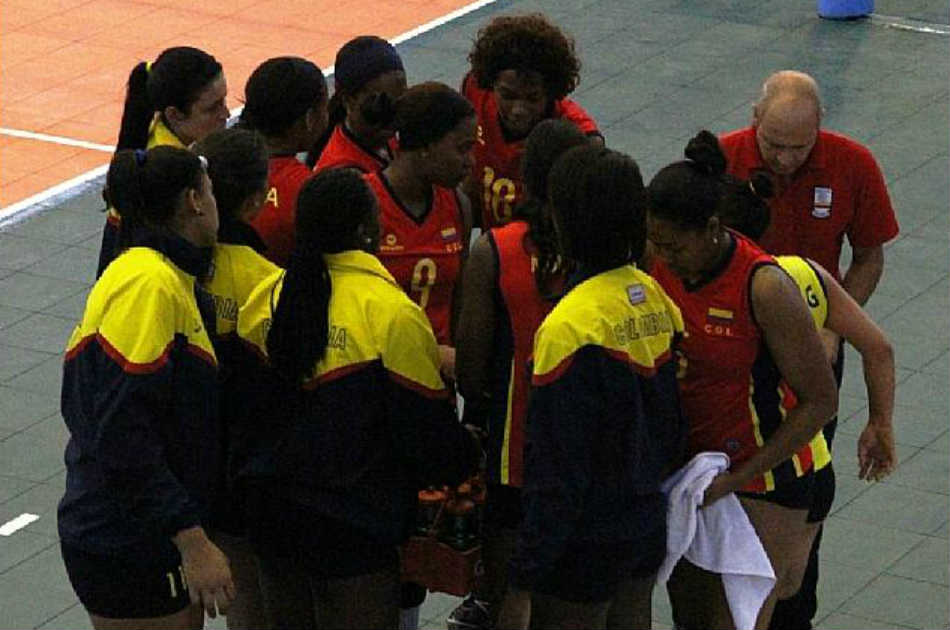 Equipo colombiano femenino de voleibol que busca el cupo al Mundial en Argentina.