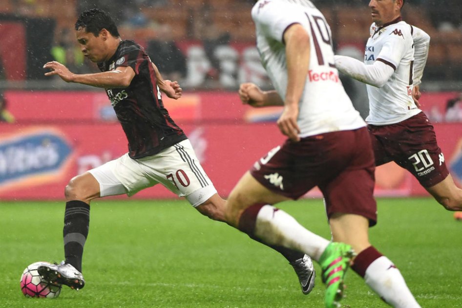 El Milán, con Bacca y Zapata como titulares, ganó al Torino