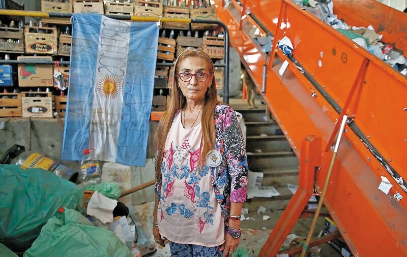La mujer que pasó de buscar en la basura a procesar más de 700 toneladas de reciclaje