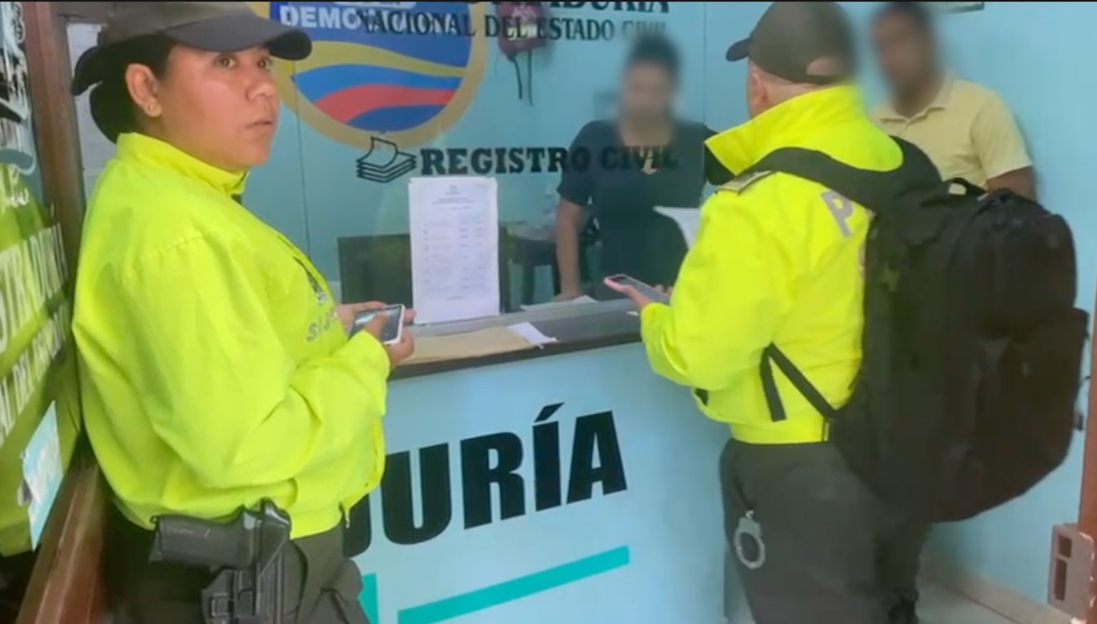 Policía en operativo para desmantelar la red Europe Express.
