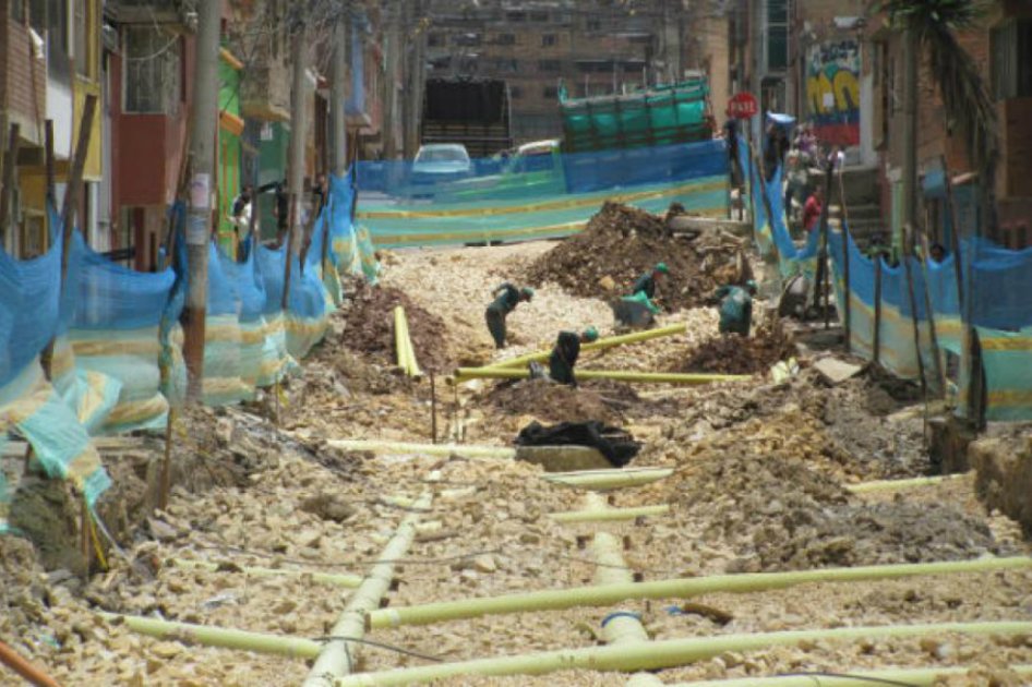 Modernizan redes de alcantarillado para prevenir inundaciones en Bogotá