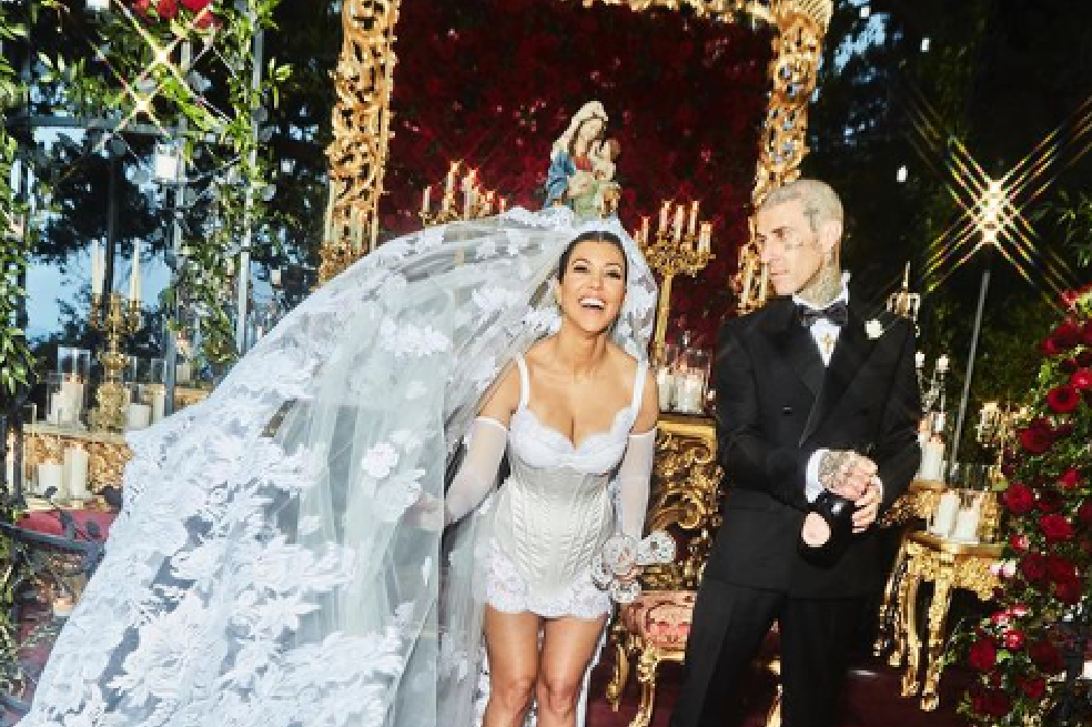 Kourtney Kardashian confiesa que usa los bóxer de su esposo como truco al vestirse
