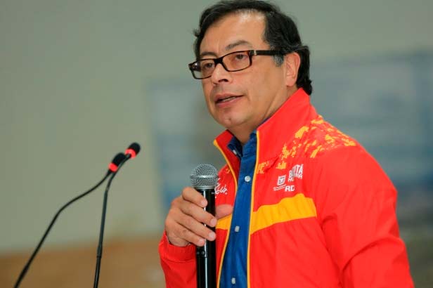 ‘Peñalosa está viendo con desidia obras de vital importancia para Bogotá’: Petro