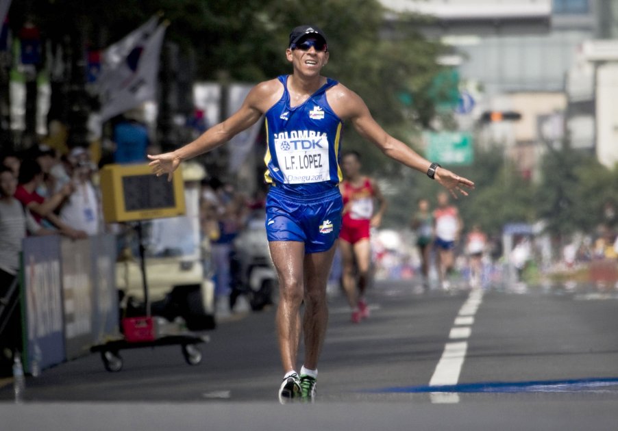 El campeón mundial de marcha, el colombiano Luis Fernando López. / EFE