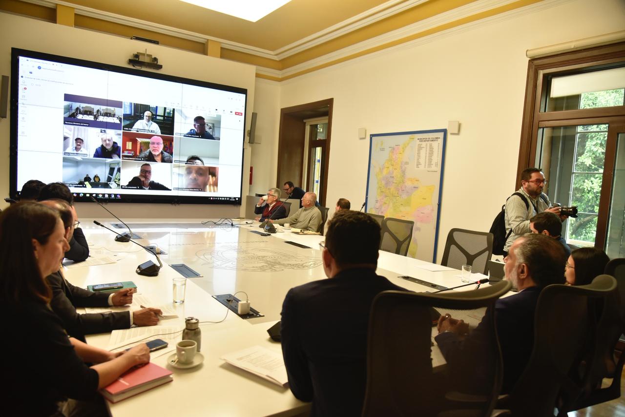 El miércoles pasado el ministro Benedetti se reunió virtualmente con los 16 ex-AUC, entre ellos estaba Salvatore Mancuso.