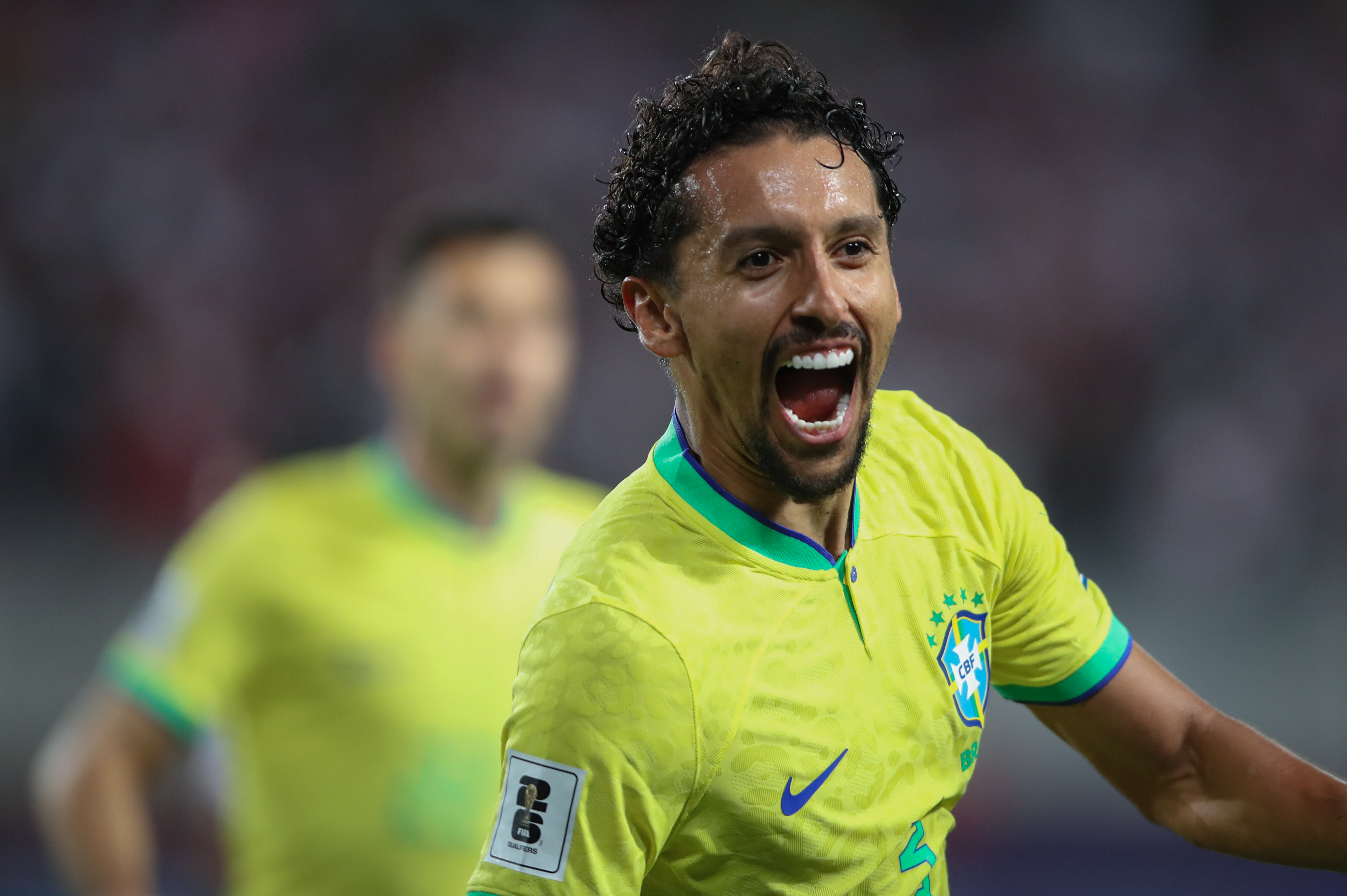 AMDEP9401. LIMA (PERÚ), 12/09/2023.- Marquinhos de Brasil celebra su gol hoy, en un partido de las Eliminatorias Sudamericanas para la Copa Mundial de Fútbol 2026 entre Perú y Brasil, en el estadio Nacional en Lima (Perú). EFE/ Paolo Aguilar