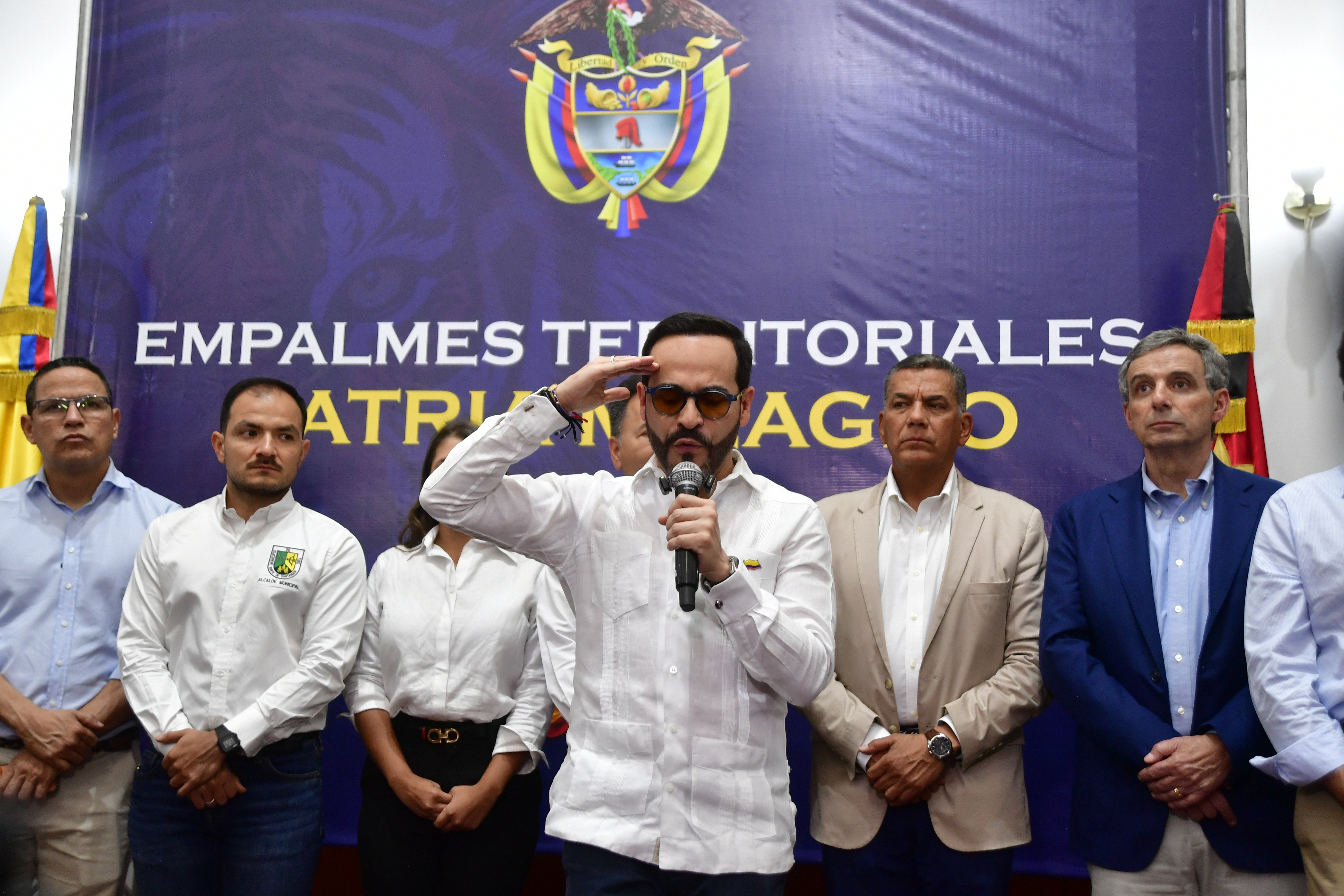 El presidente electo no debe posesionarse en zona militar