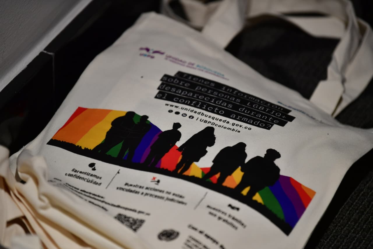 El cuerpo habla, pero no dice todo: la nueva forma de buscar personas trans desaparecidas en el conflicto armado
