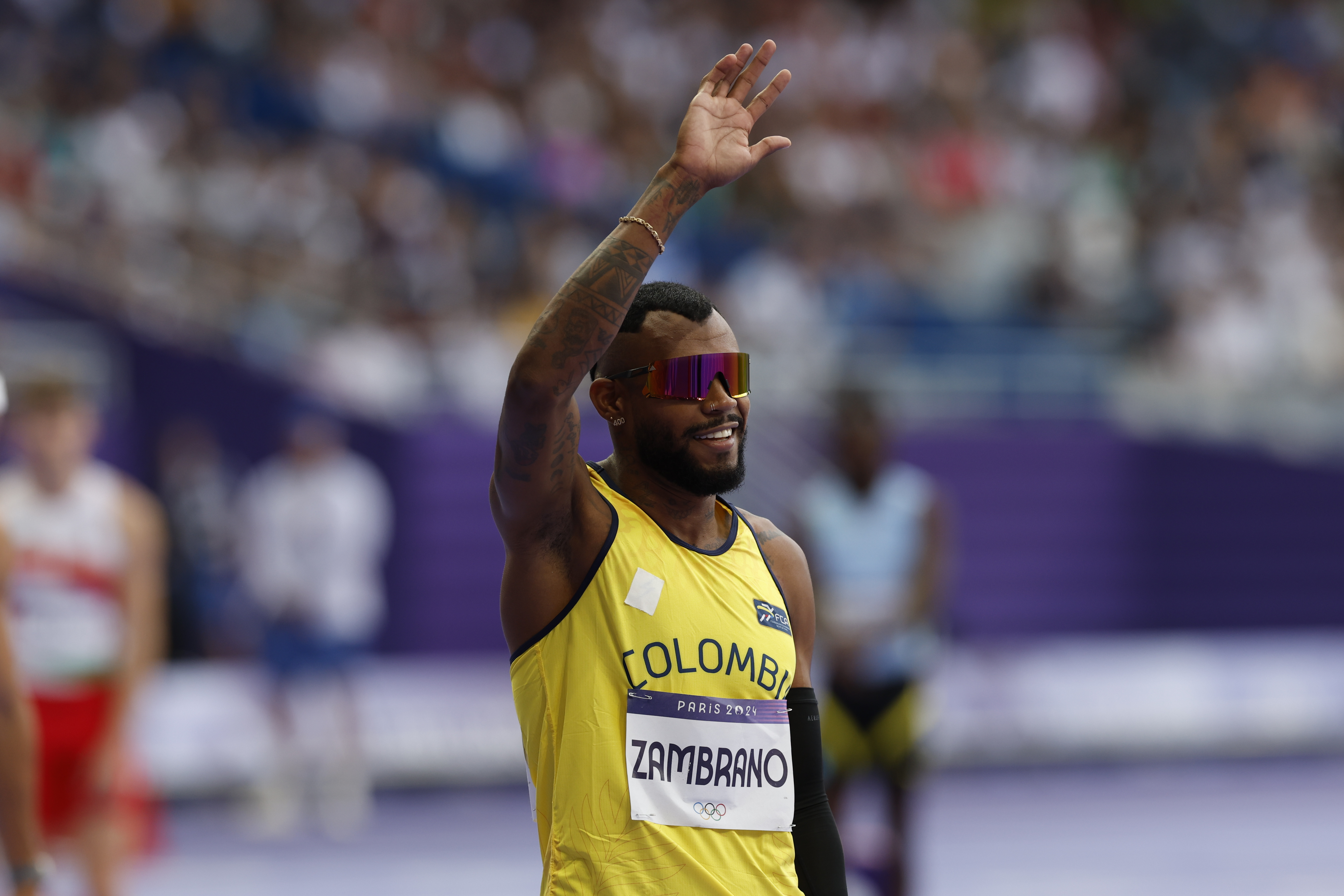 PARÍS, 04/08/2024.- El atleta colombiano Anthony Zambrano en la primera ronda de los 400m masculino en los Juegos Olímpicos de París 2024 en el Estadio de Francia, este domingo, en la capital gala. EFE/ Julio Muñóz