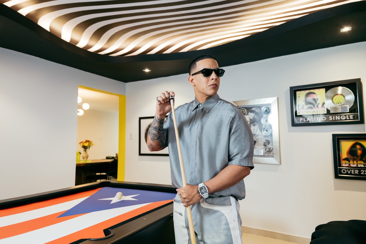 Los huéspedes podrán tener acceso a los recuerdos privados de Daddy Yankee, que incluye su amplia colección de premios, entre otros.