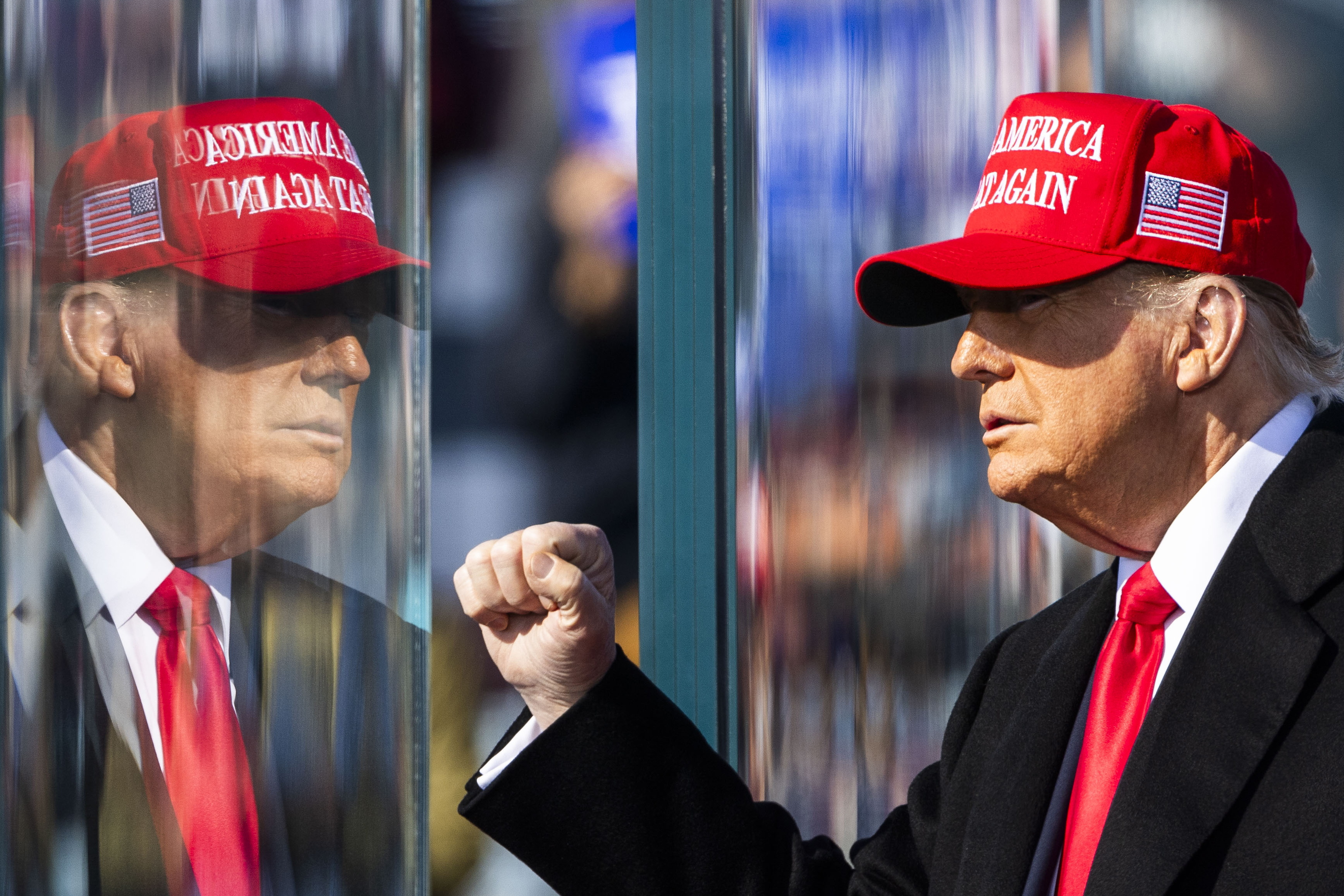“Si quemas una bandera estadounidense, te darán un año de cárcel”: Trump