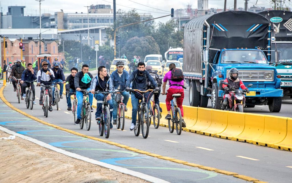 Bogotá estrena más de 3 kilómetros de ciclorruta sobre la calle 13