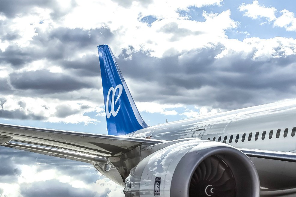 Avión aterriza de emergencia luego de que pasajero agrediera a la tripulación