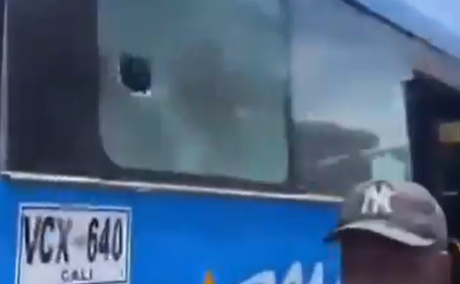 Capturan a dos personas que atacaron un bus del MÍO en Cali; un niño resultó herido