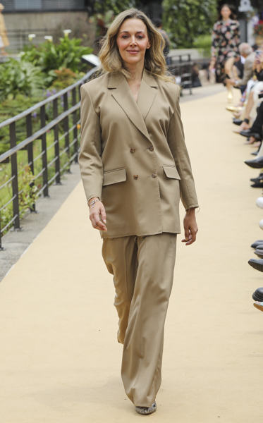 Desfile Faride Ramos en el Jardín Botánico