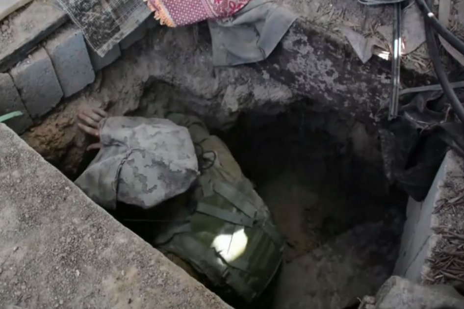 Imagen tomada de un video publicado por las Fuerzas de Defensa de Israel, dónde el Ejército encuentra varios túneles construidos por Hamás. 