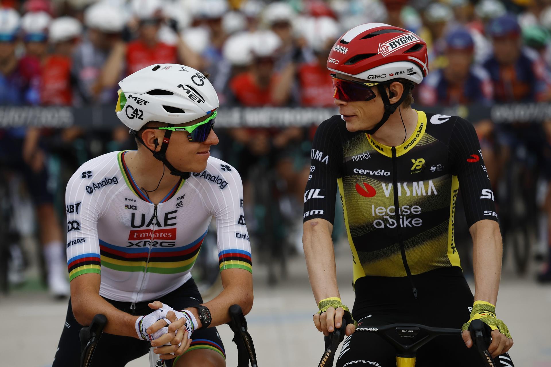 Lille (France), 05/07/2025.- Slovenian rider Tadej Pogacar (L) of UAE Team Emirates and Danish rider Jonas Vingegaard (R) of Team Visma-Lease a Bike react during the 1st stage of the Tour de France cycling race over 184.9km in Lillle Metropole, France, 05 July 2025. (Ciclismo, Francia) EFE/EPA/MARTIN DIVISEK
