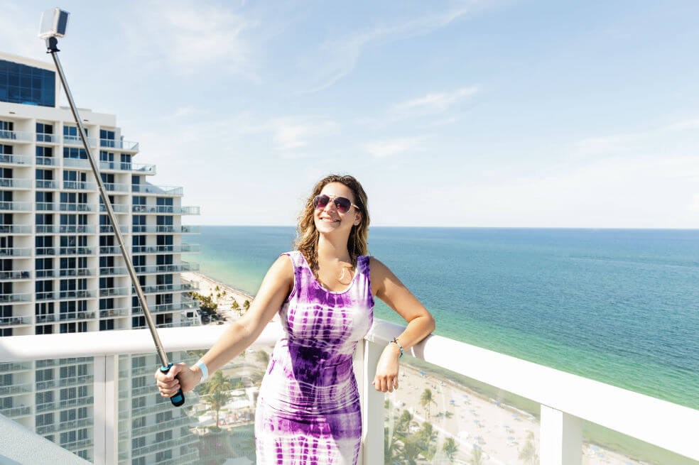 El ‘Tie dye’, el look que reinará en vacaciones