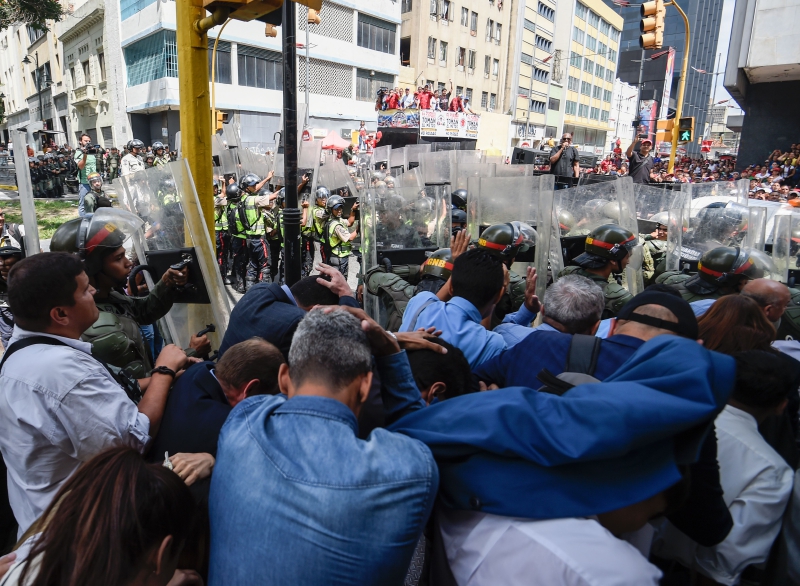 Maduro llama a Capriles “asesino” y Cabello pide prisión para quienes inviten a la huelga