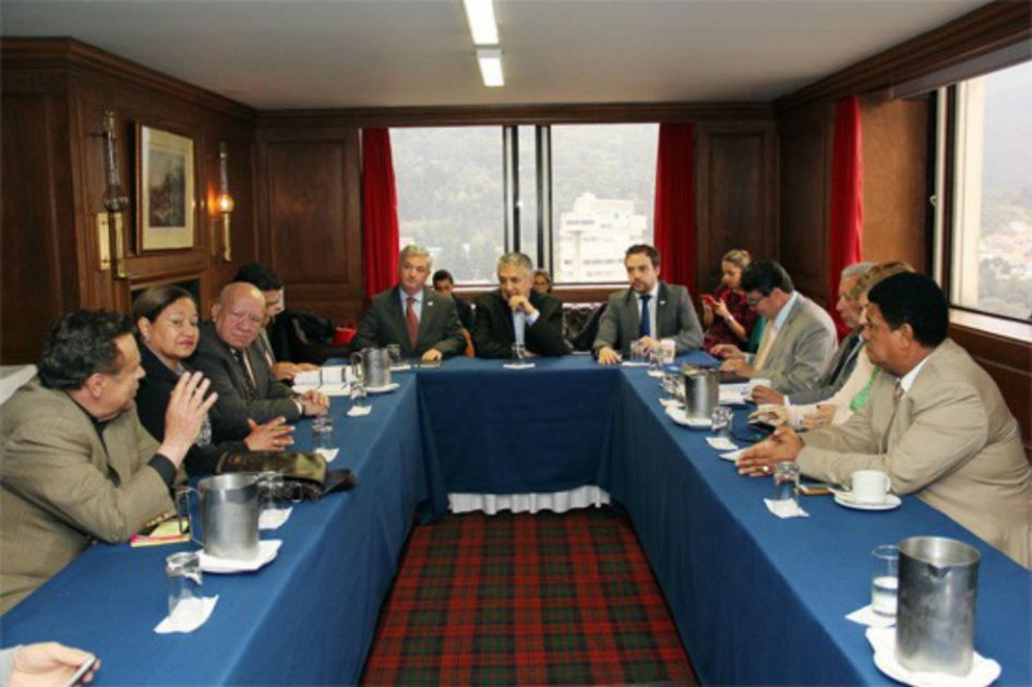 Sindicatos redujeron su propuesta de incremento del salario mínimo, empresarios la mantienen
