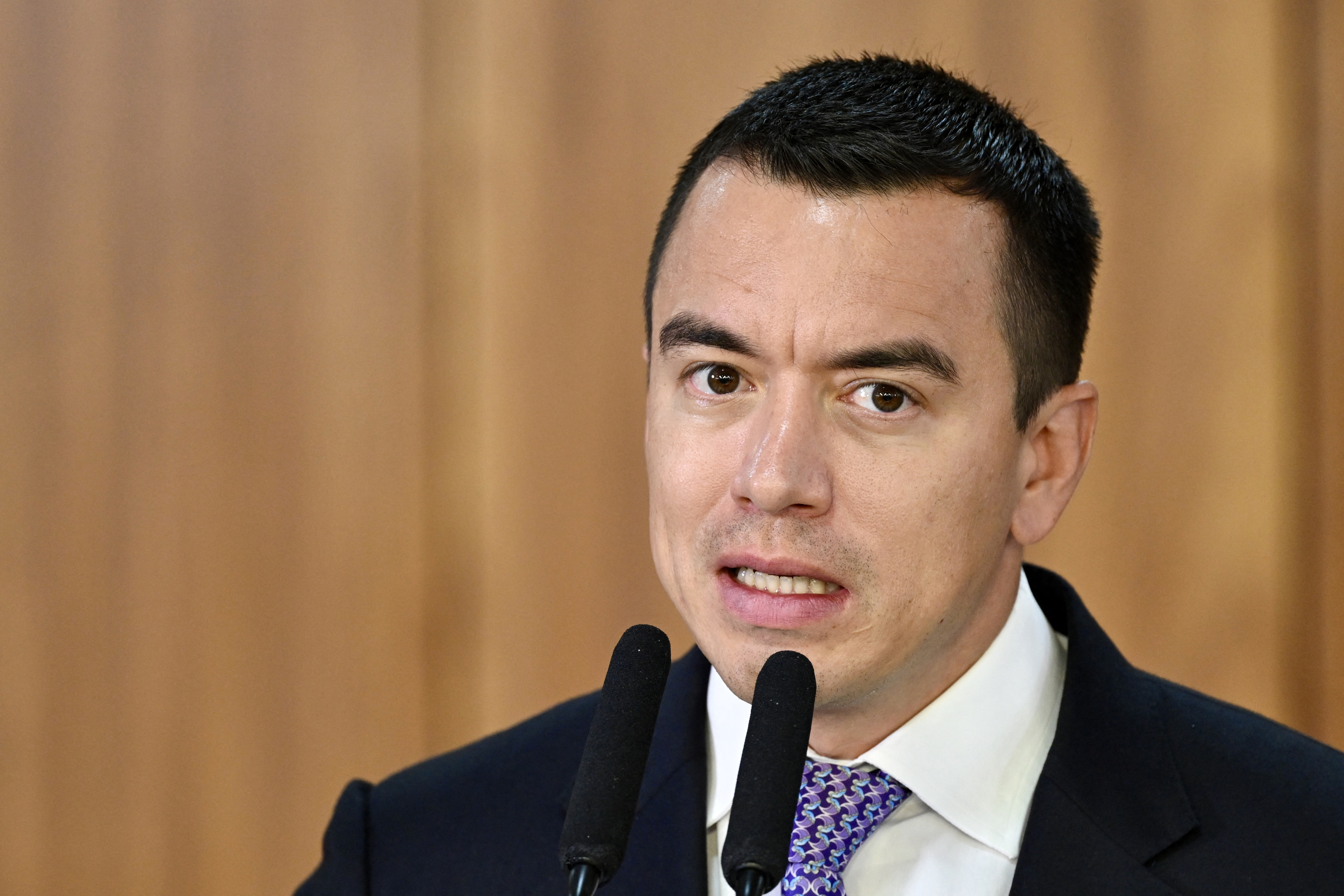 Ecuador lanza aranceles contra Colombia por “falta de apoyo” desde Bogotá