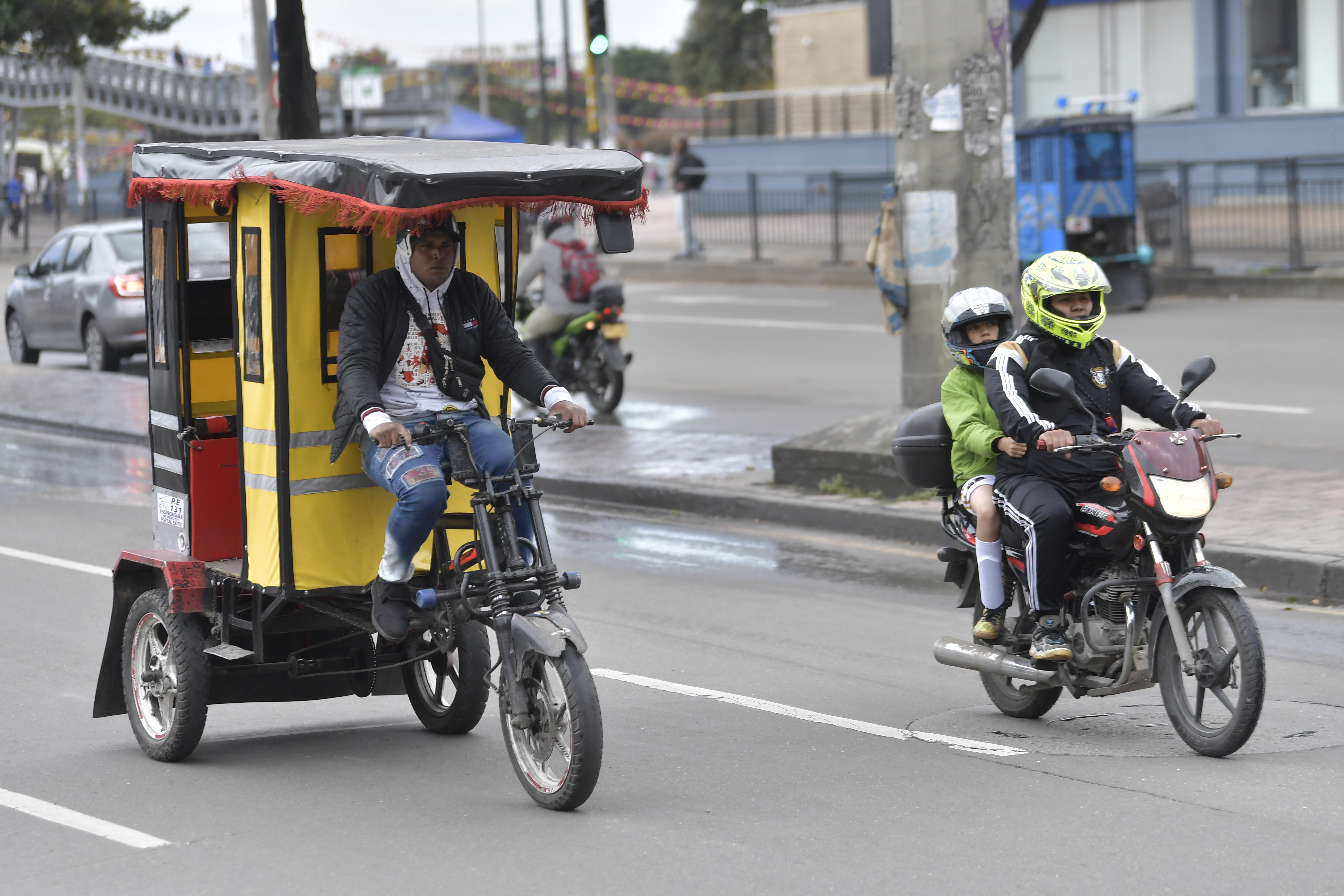 Bicitaxistas en Bogotá