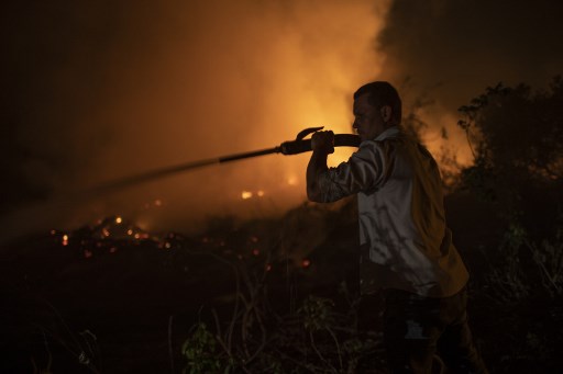 Voluntarios han trabajado intensamente para contener los incendios en Pantanal, Brasil.